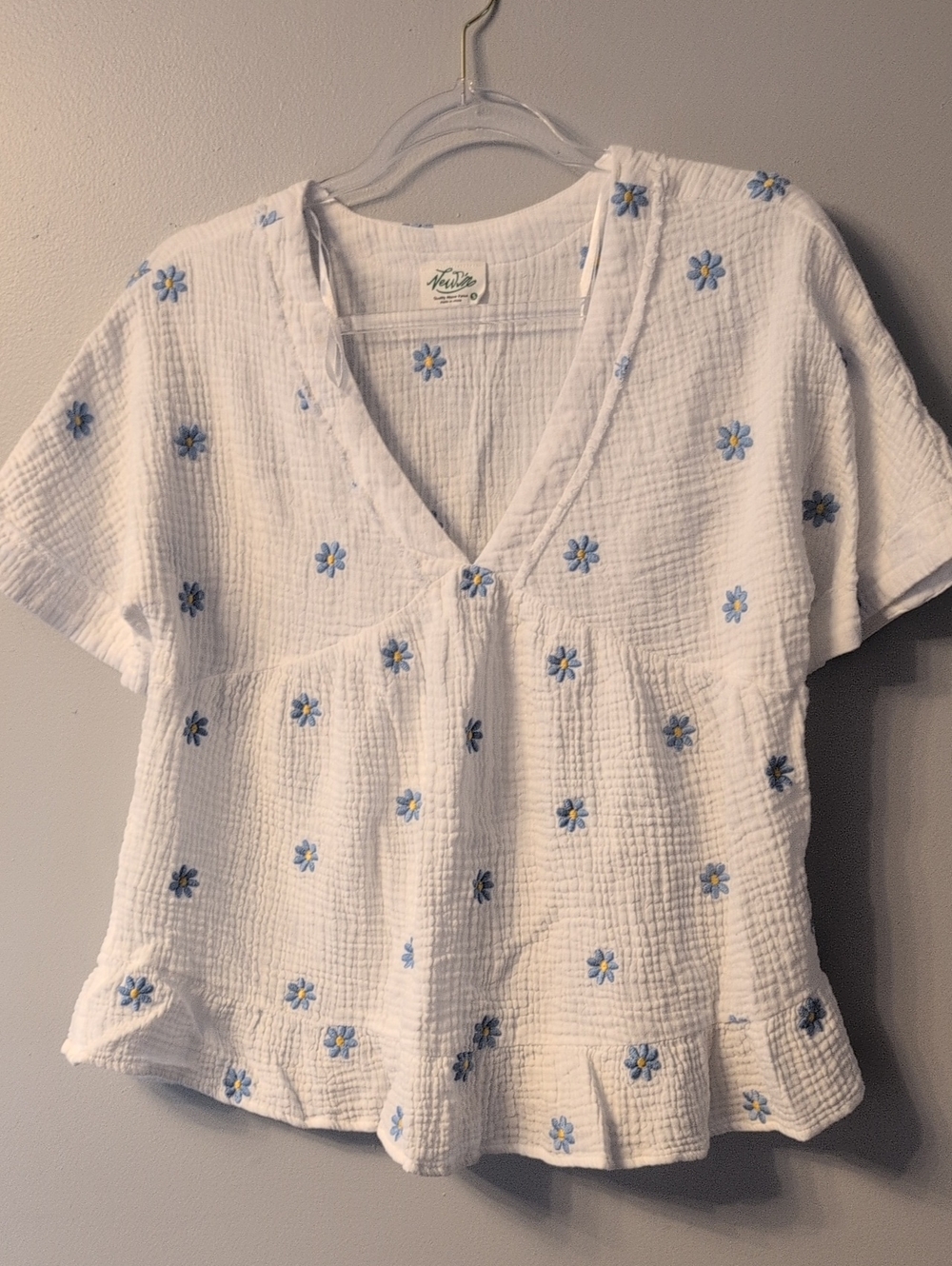 White V-Neck Daisy Embroidered Cotton Top